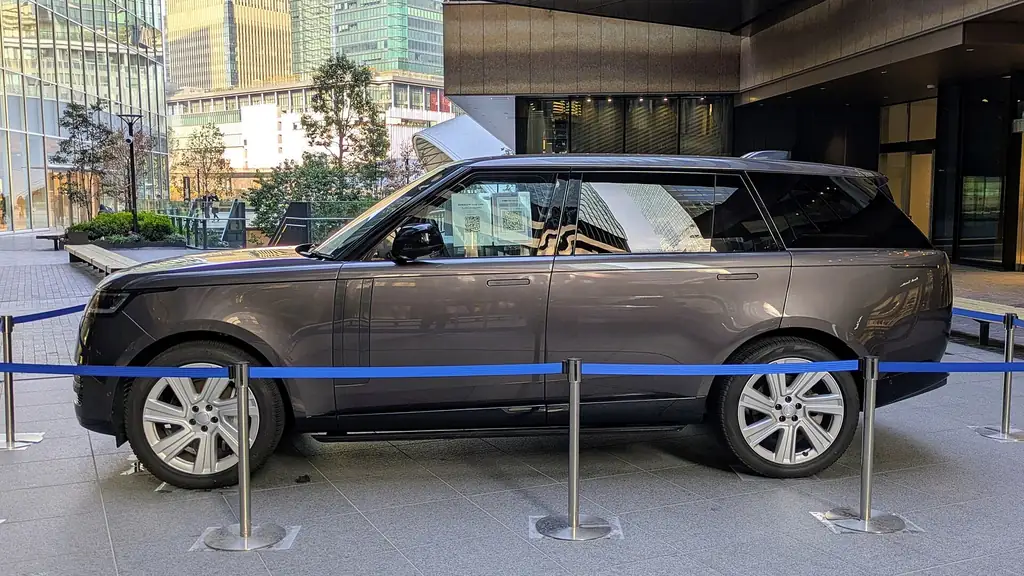Land Rover Range Rover (L460) - side profile