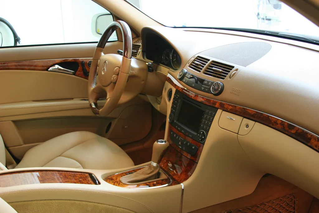 Mercedes-Benz E-Class (W211 facelift) - dashboard and front cabin