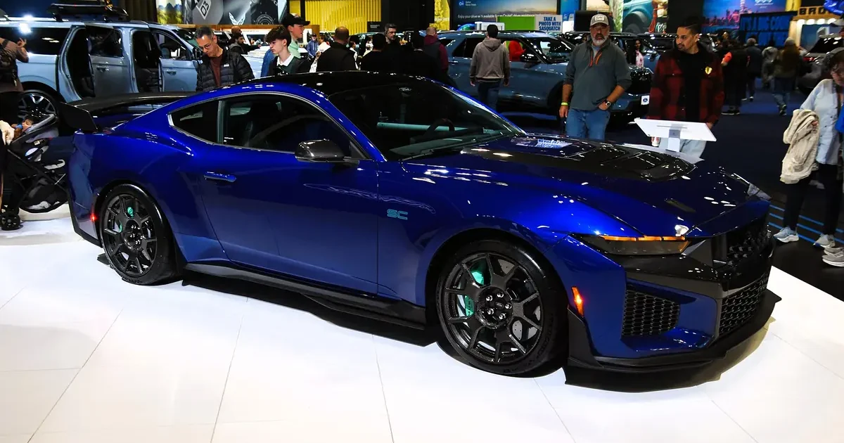 2026 Ford Mustang Dark Horse SC coupe in blue (current generation; the 2027 SC Convertible shares its powertrain; license CC0)