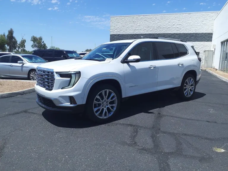 2025 GMC Acadia - front 3/4, exterior (2024 Acadia Denali, 3rd gen 2024+, same as 2025)