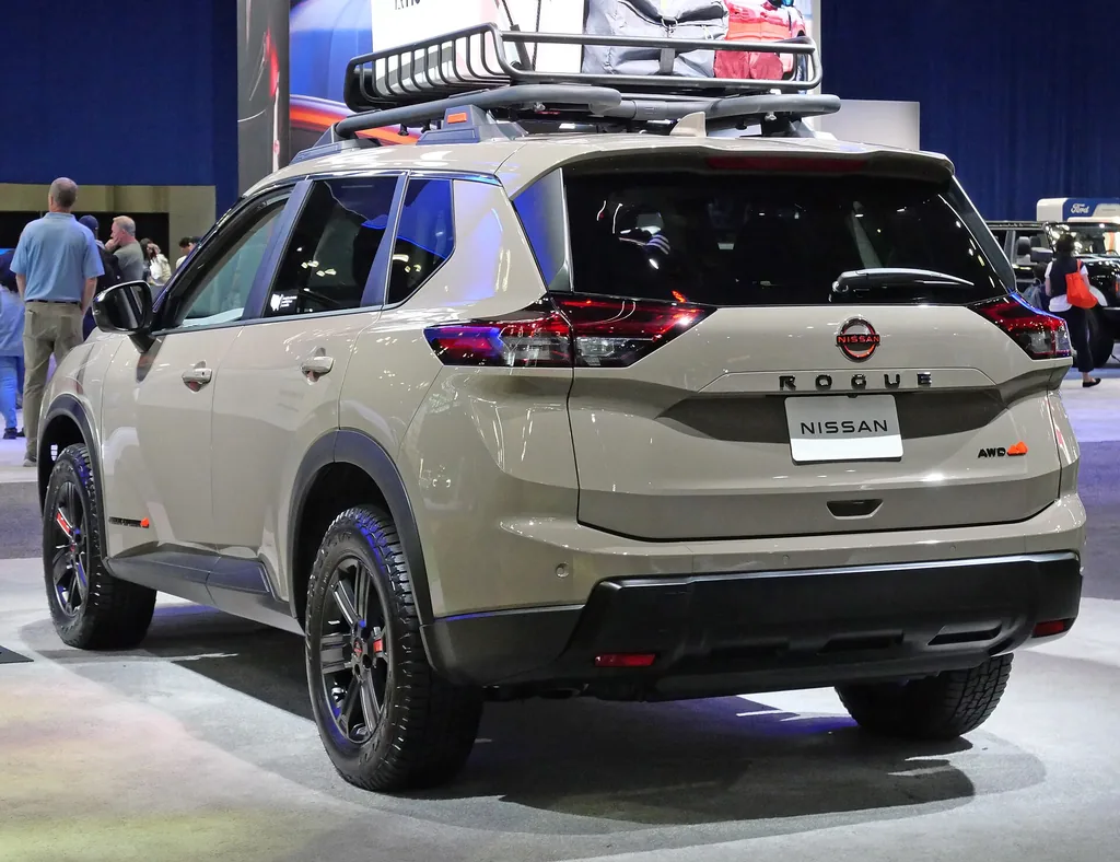 2025 Nissan Rogue Rock Creek AWD, rear three-quarter view (previous generation). Photo: Kevauto, CC BY-SA 4.0, Wikimedia Commons