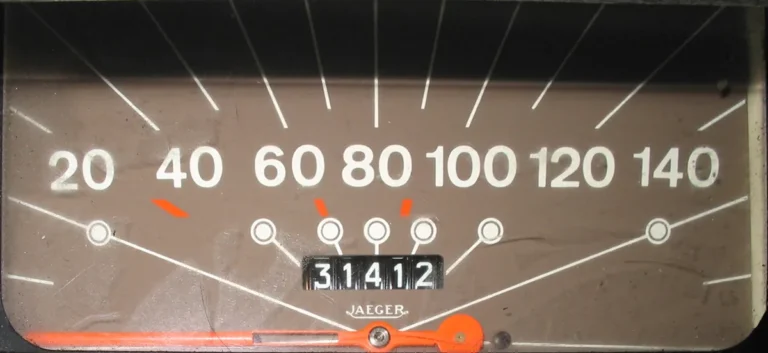Car speedometer and odometer, mileage that drives trade-in value (Wikimedia Commons, CC BY-SA 3.0)