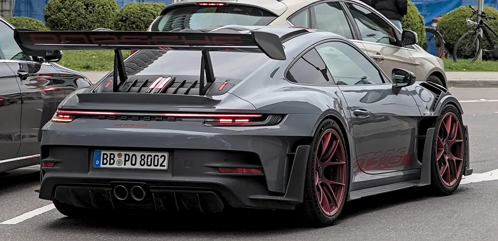 Porsche 911 GT3 RS (992) - rear 3/4 exterior