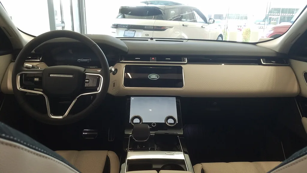 Range Rover Velar (L560 pre-facelift, 2023 MY) - interior, dashboard (Touch Pro Duo screens)
