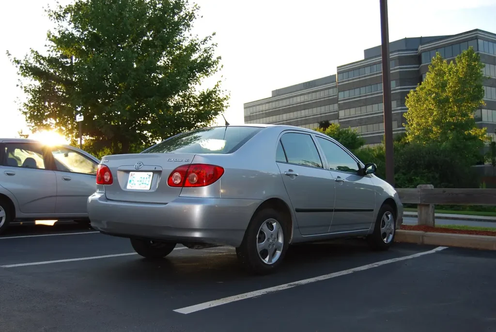 Toyota Corolla rental car in a hotel parking lot (Wikimedia Commons, CC BY-SA 2.0)