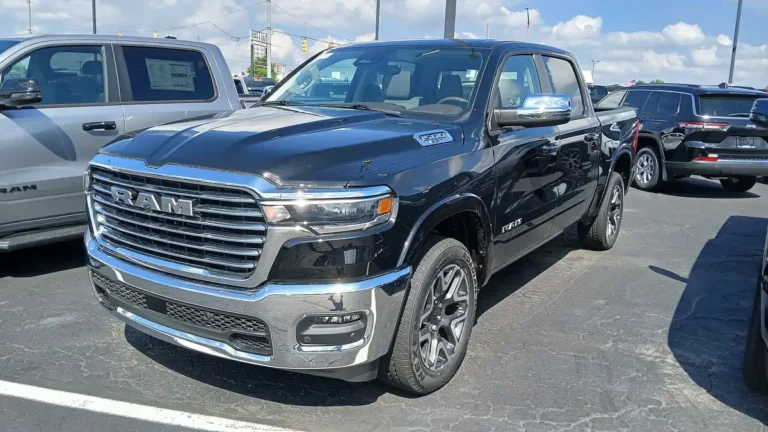 2025 Ram 1500 - front 3/4, exterior (DT 2025 facelift, Laramie)