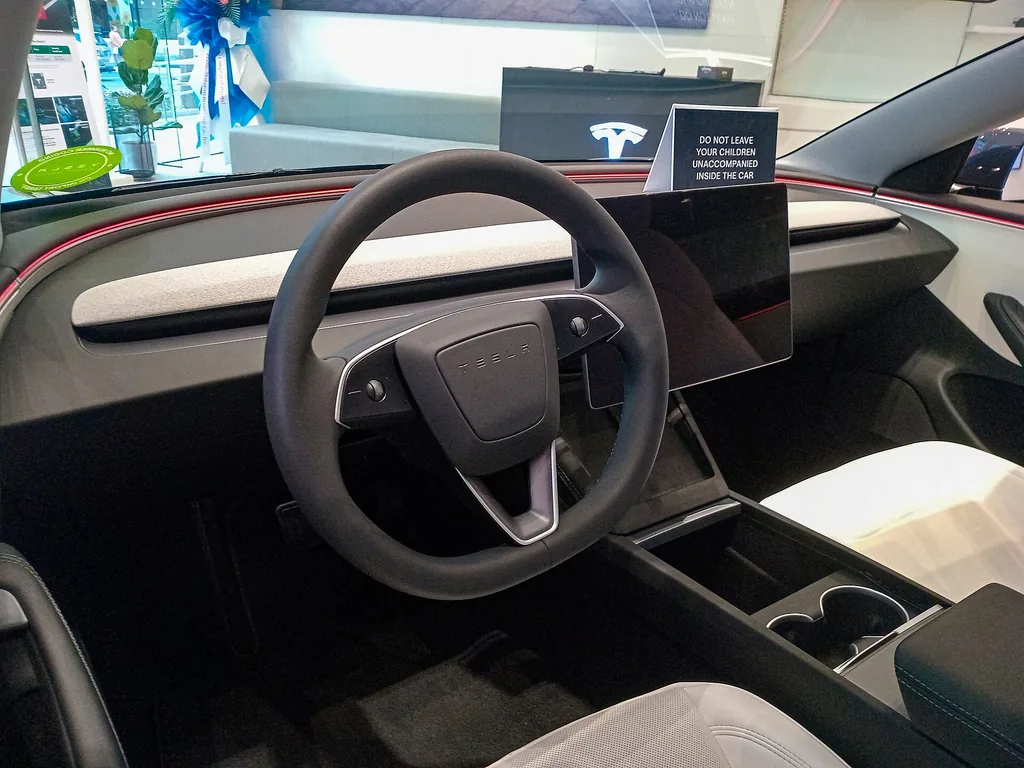 Tesla Model 3 (electric) - interior / dashboard (Highland refresh)