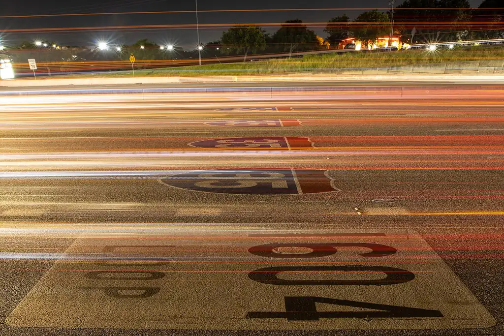 Long-exposure view of traffic at the I-35 and Loop 1604 interchange in Texas (Wikimedia Commons, CC BY-SA 4.0)