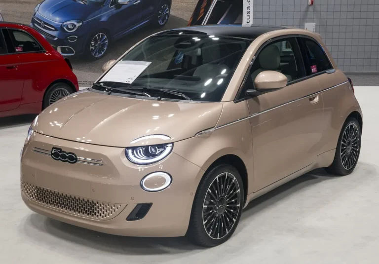 2025 Fiat 500e - front 3/4, exterior (new-gen 332 500e, same as 2024+ US model, auto show)