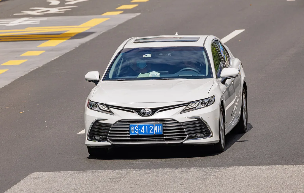 Eighth-generation Toyota Camry (XV70), the generation before the current hybrid-only Camry (Wikimedia Commons, CC BY-SA 4.0)