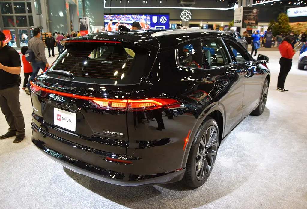 Toyota Crown Signia Limited (1st gen) - rear 3/4 exterior, black (auto show)