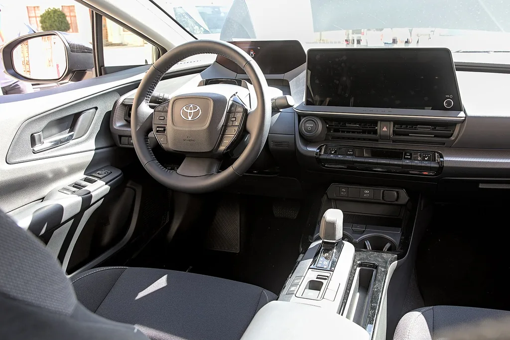 Toyota Prius (hybrid) - interior / dashboard (5th gen XW60)
