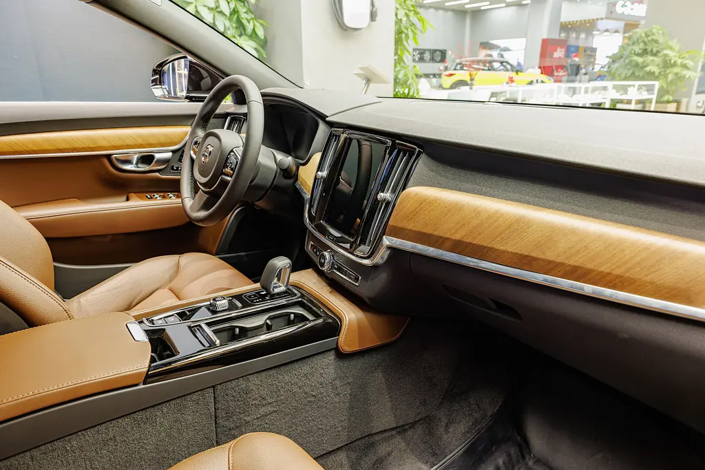 Volvo S90 Recharge (SPA) - interior / dashboard