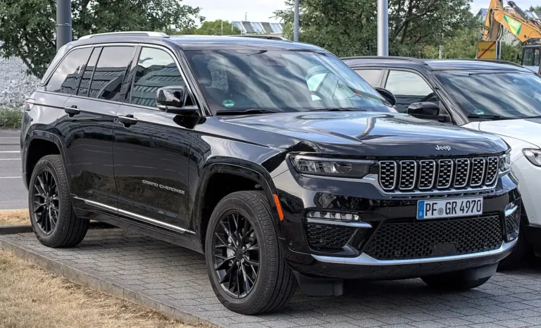 2023 Jeep Grand Cherokee - front 3/4, exterior (5th gen WL 2022+, two-row)