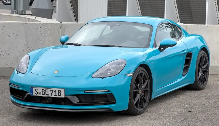 Porsche 718 Cayman GTS (982) - front 3/4, exterior